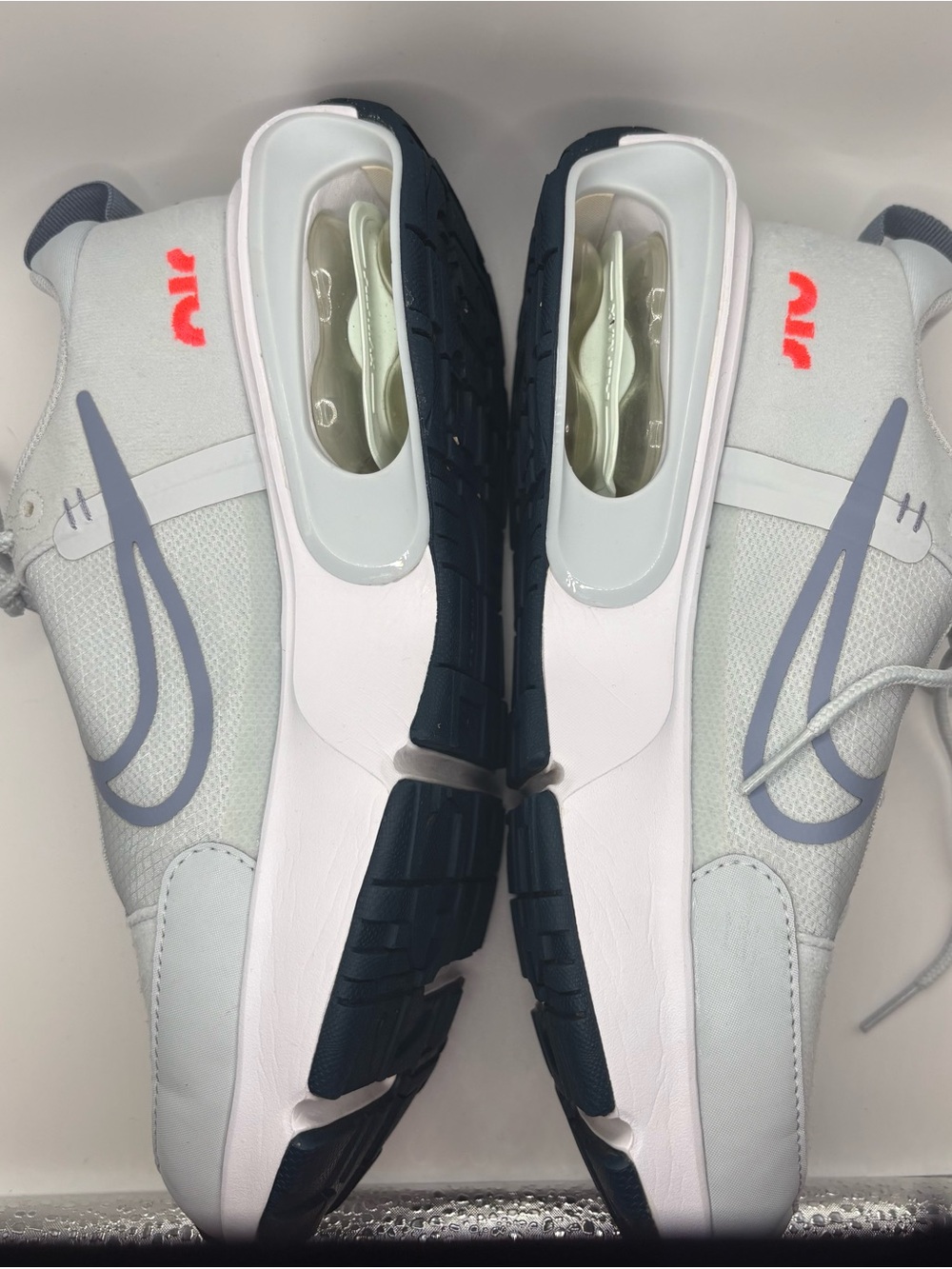 Nike Air Max Gray/White Interlock Lightweight Sneaker Women’s Size 8 DQ2904-400 - Picture 7 of 13